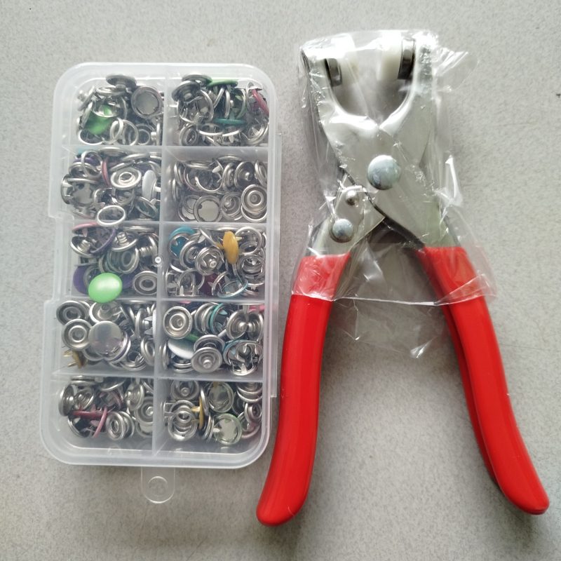 PINZA E BOTTONI IN METALLO