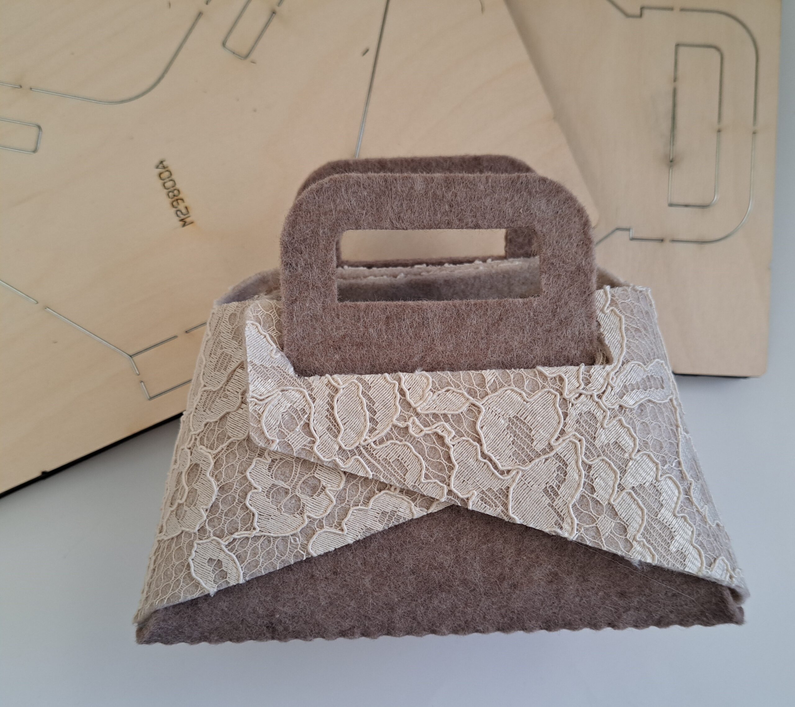 BORSA TRAPEZIO per PLUS - immagine 2
